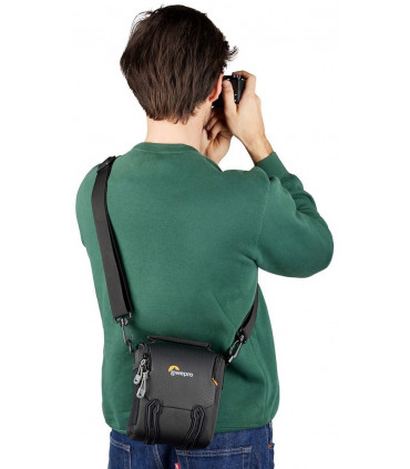 Lowepro kaamerakott Adventura SH 120 III, must
