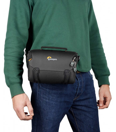 Lowepro kaamerakott Adventura SH 140 III, must