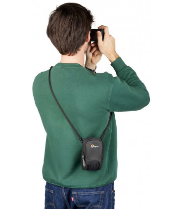 Lowepro kaamerakott Adventura CS 20 III, must