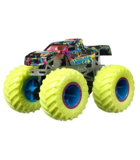 Hot Wheels® Monster Trucks® pimedas helendavad sõidukid