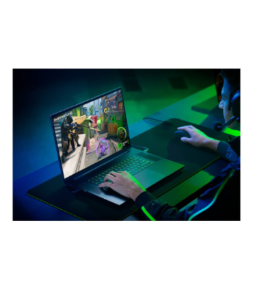 Razer Blade 18 18" Ultra 9, 32GB, 2TB SSD
