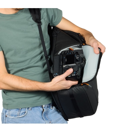 Lowepro seljakott Fastpack BP 450 AW IV, must
